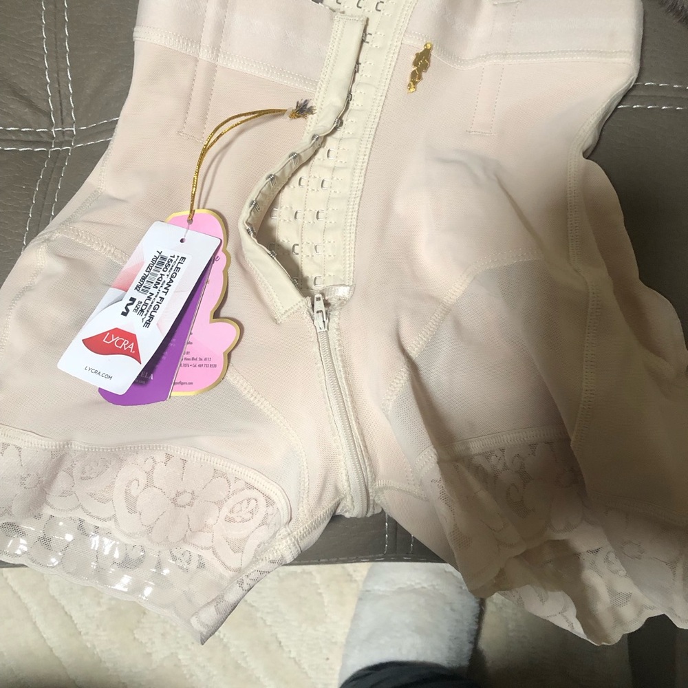 Light Blush Sculpting Shapewear Bodysuit with Lace Trim